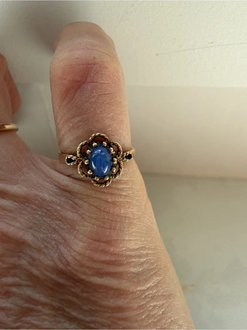 Vintage Blue Star Sapphire Cabochon Gold Ring - Picture 2 of 5